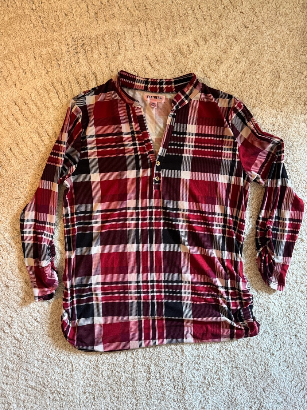 Feathers plaid v-neck maternity top in EUC!! Size M
